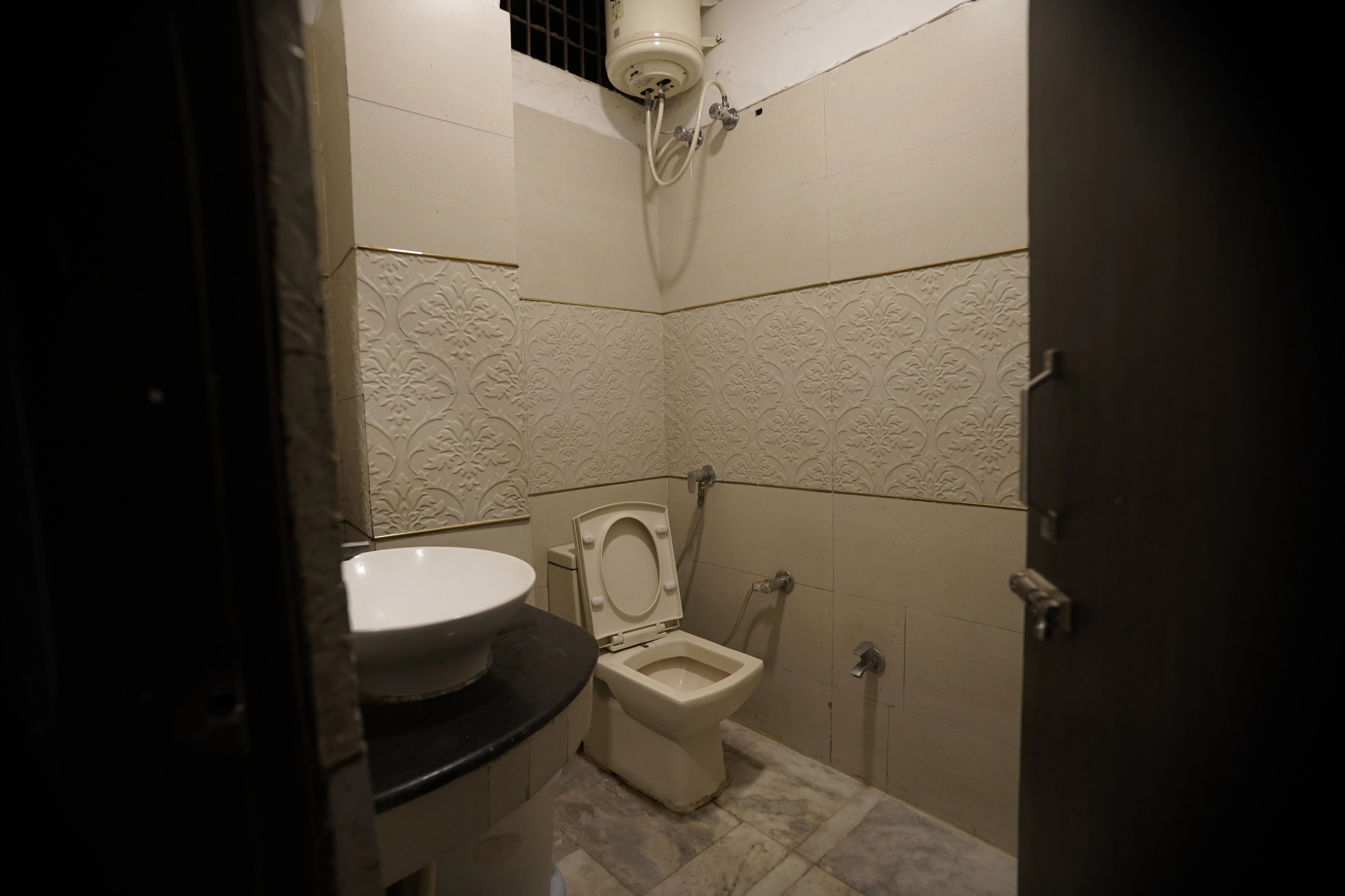 Deluxe Room Washroom